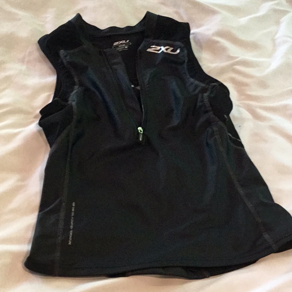 Xs 2XU triathlon top